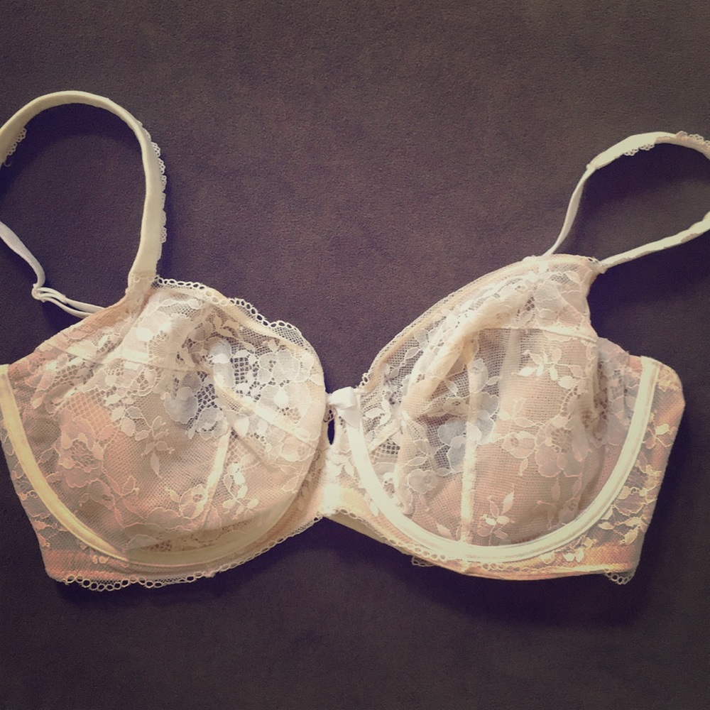 Victoria Secret Unlined Demi Size 36DD. White Lace